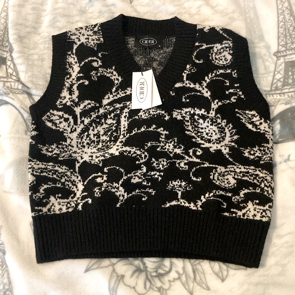 B&W Cider crop vest NWT